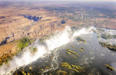 Cascada Victoria, Zambia si Zimbabwe