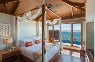 Hotel Crimson Resort & Spa