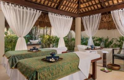 Hotel Crimson Resort & Spa