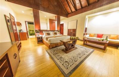 Hotel Furaveri Island Resort & Spa